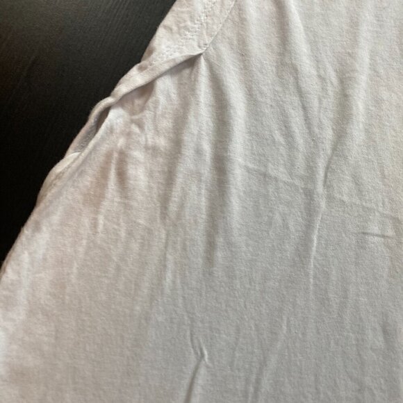 U2B SMALL T-SHIRT SIZE SMALL /WHITE- ROUNDED SIDE SLITS - Picture 3 of 9
